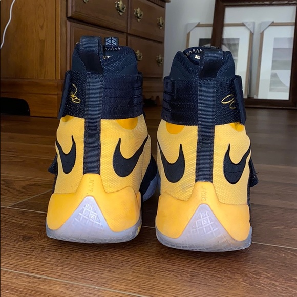 lebron soldier 10 yellow